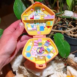 1990s Polly Pocket baby room/babysitter compact with doll